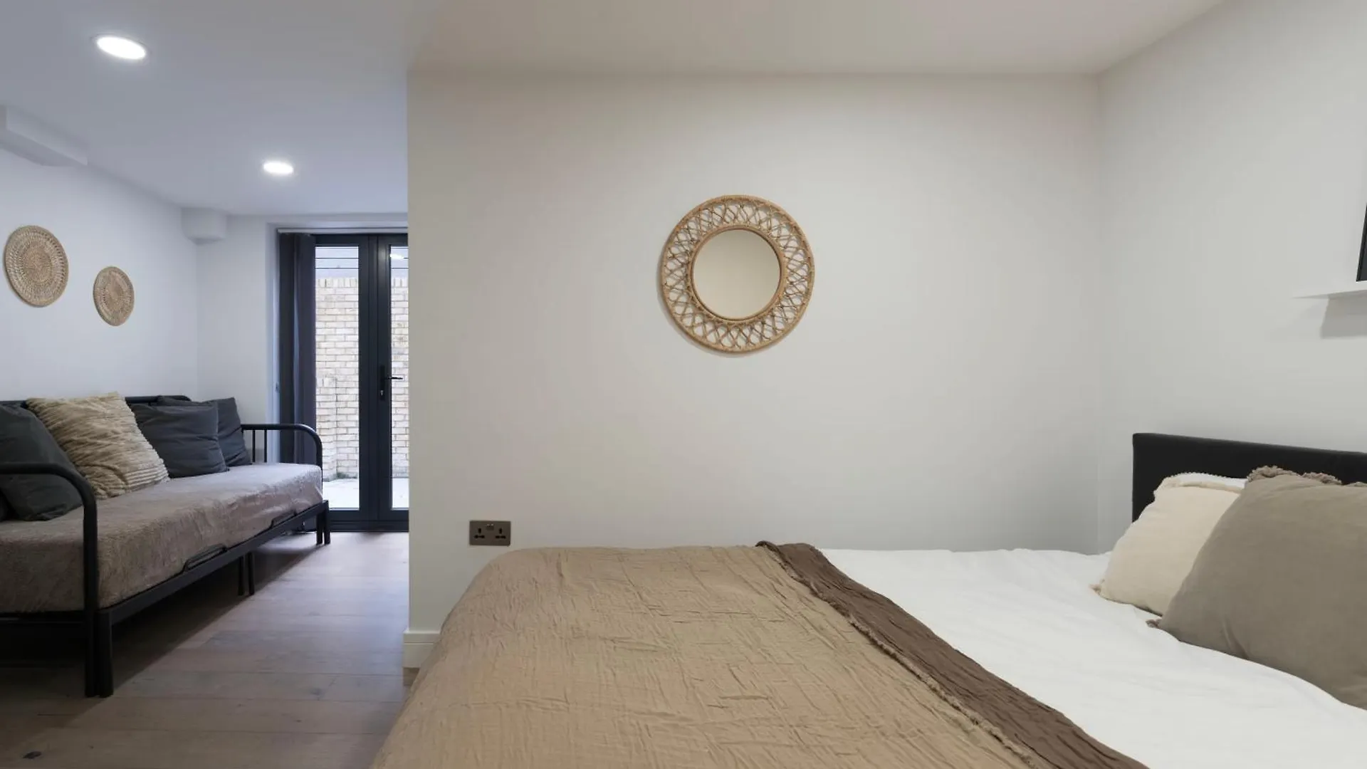Beautiful Olive House Apartment
